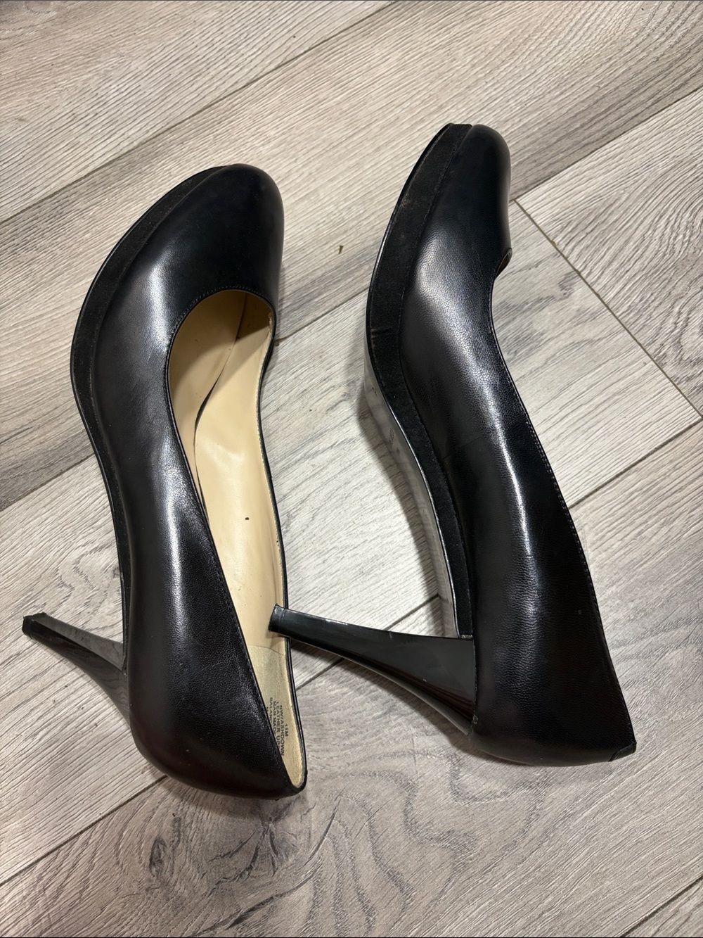 Nine West Black Leather Round-Toe Pumps - Picture 4 of 7